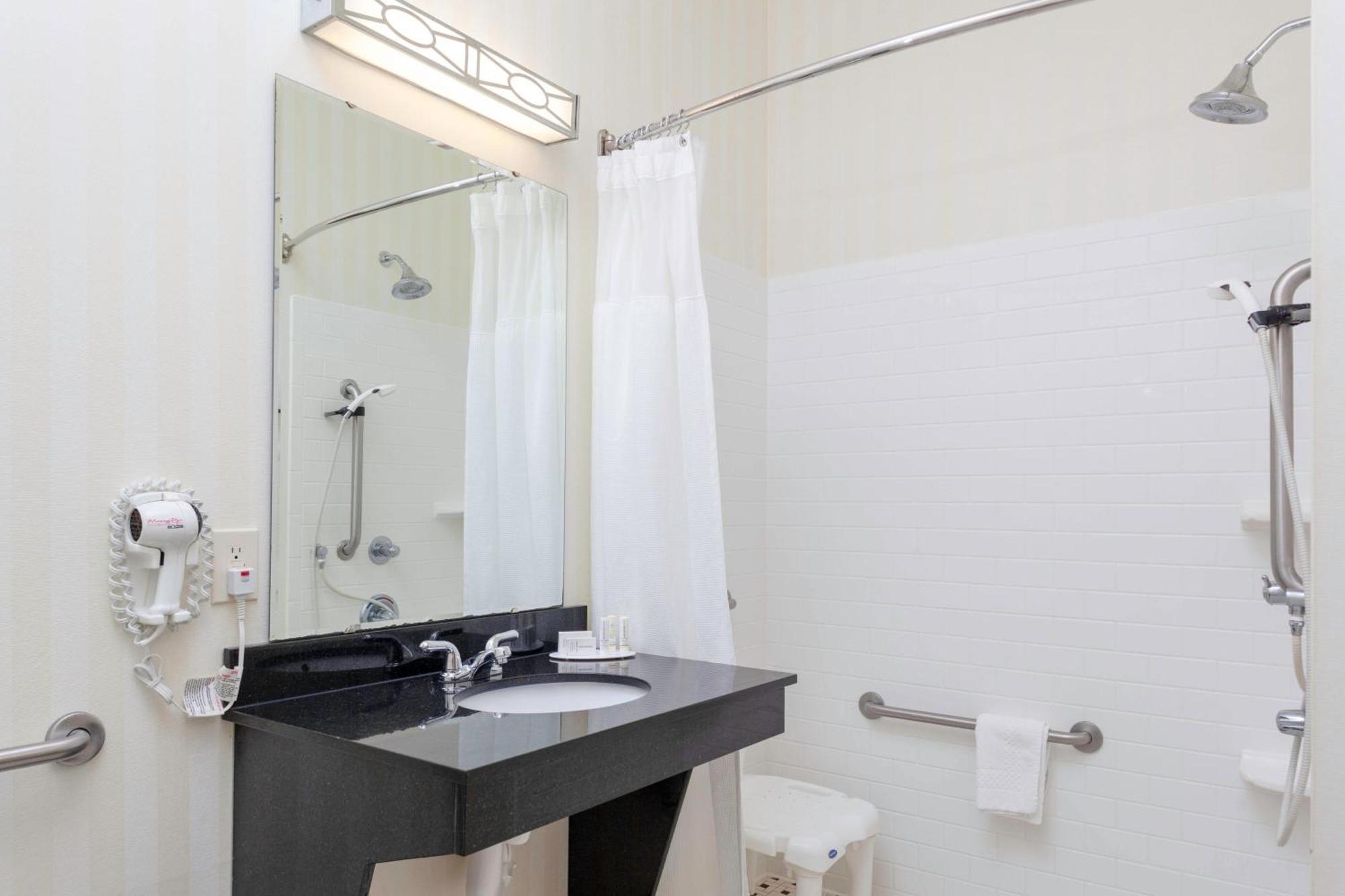 Fairfield Inn And Suites By Marriott Сиймор Екстериор снимка