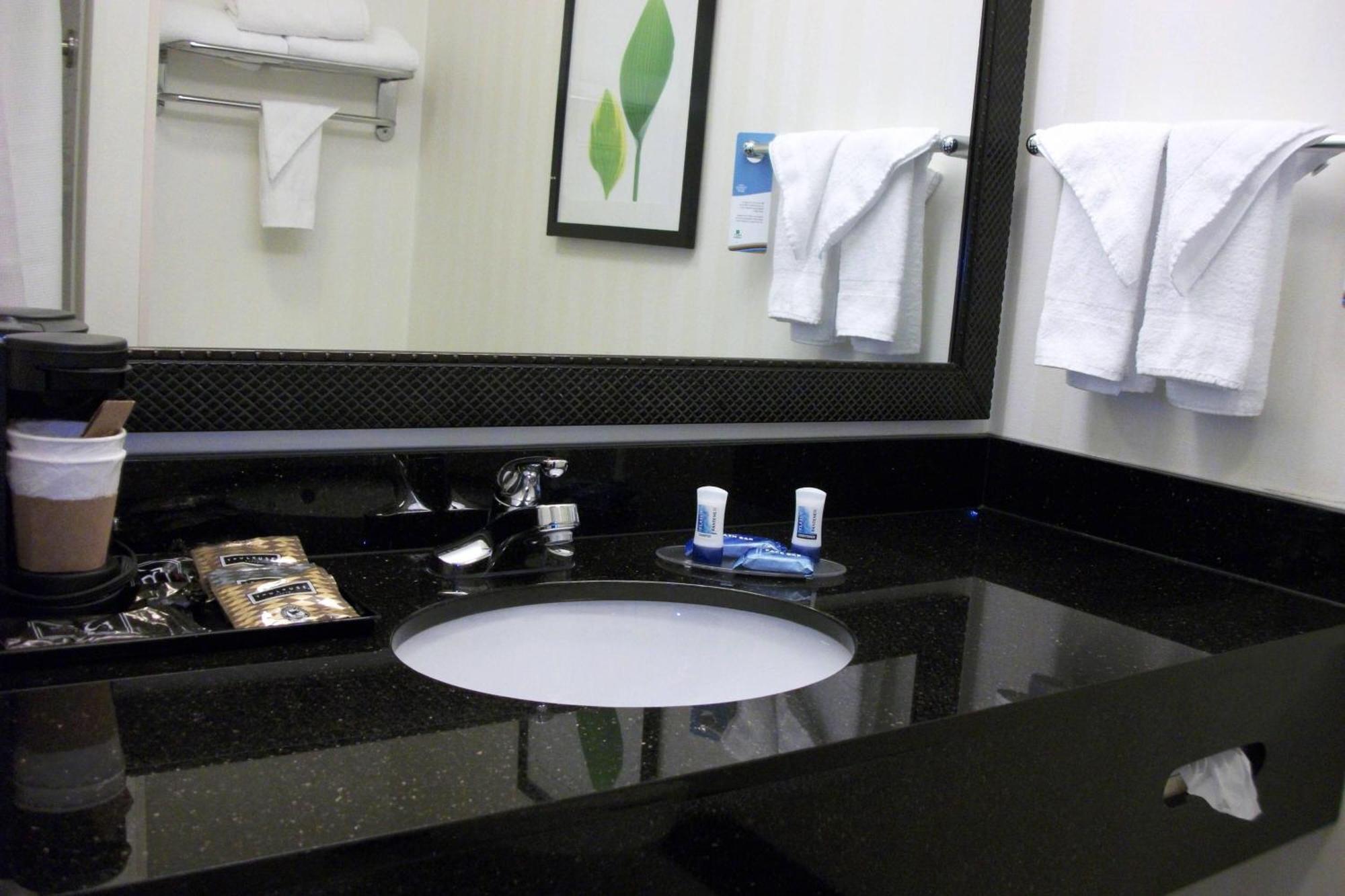 Fairfield Inn And Suites By Marriott Сиймор Екстериор снимка